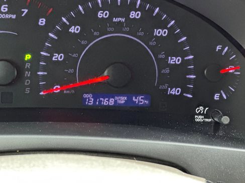 Used 2011 Toyota Camry LE image 22