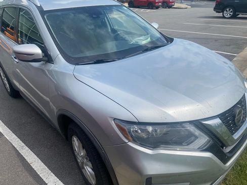 Used 2019 Nissan Rogue SV AWD/4WD image 3