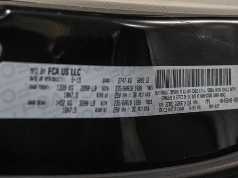 Used 2019 Chrysler Pacifica Limited w/ Advanced Safetytec Group FWD image 43
