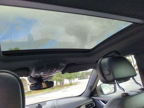 Used 2020 Maserati Levante S image 16