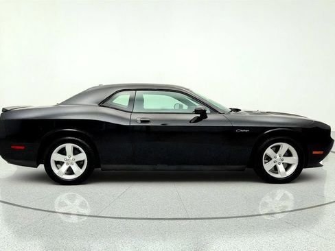 Used 2010 Dodge Challenger R/T RWD image 4