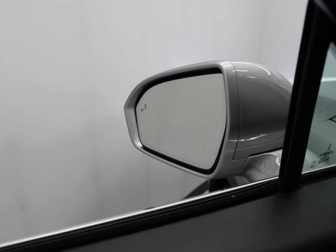 Used 2022 Lincoln Nautilus Reserve image 11