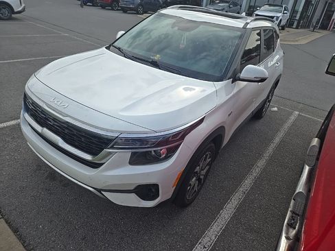 Certified 2023 Kia Seltos EX AWD/4WD image 8