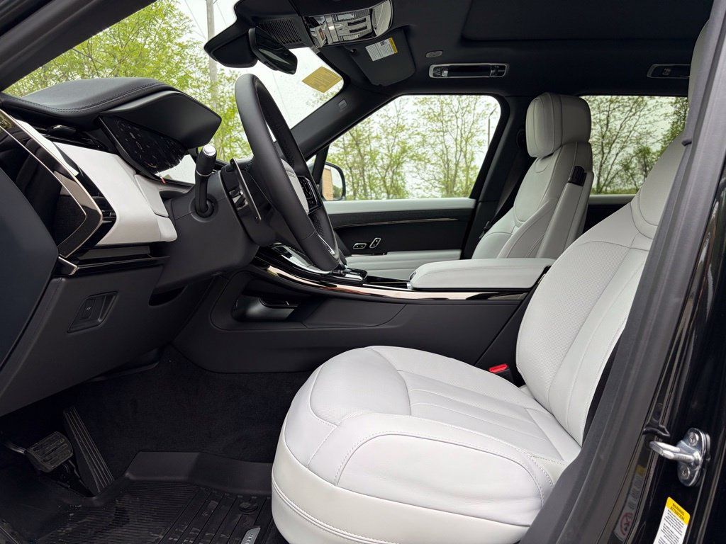 New 2026 Land Rover Range Rover Sport SE AWD/4WD image 11