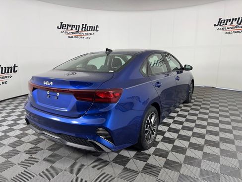Used 2022 Kia Forte LXS w/ LXS Technology Package FWD image 7