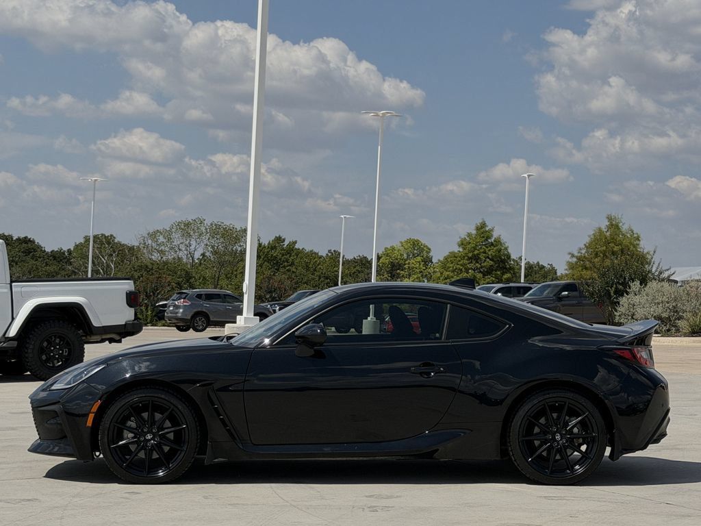 Used 2024 Toyota GR86 Premium RWD image 3