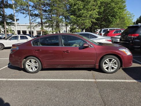 Used 2012 Nissan Altima 3.5 SR w/ Sport Pkg FWD image 3