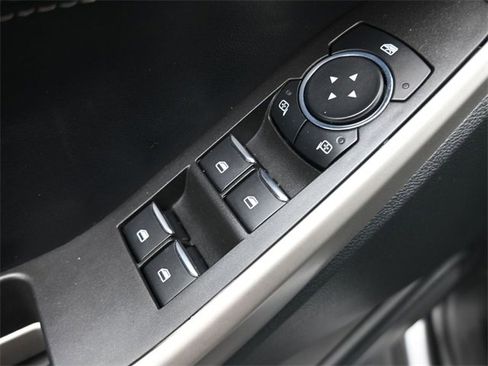 Used 2023 Ford Explorer XLT image 13