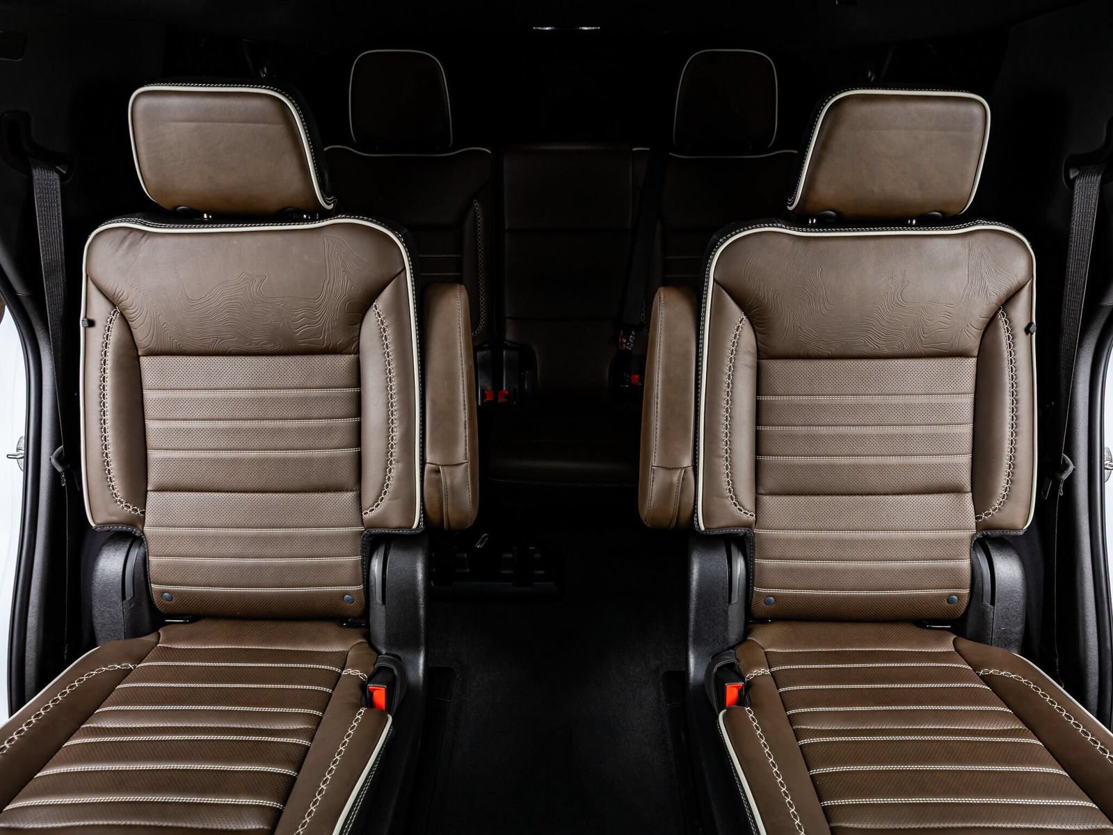 Used 2026 GMC Yukon Denali Ultimate w/ LPO, Floor Liner Package AWD/4WD image 38