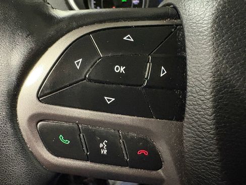 Used 2019 Jeep Cherokee Limited AWD/4WD image 17