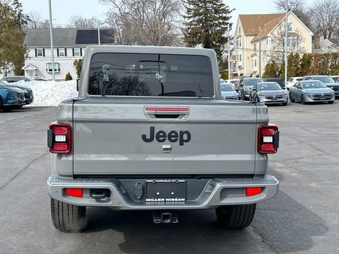 Used 2022 Jeep Gladiator Overland image 3