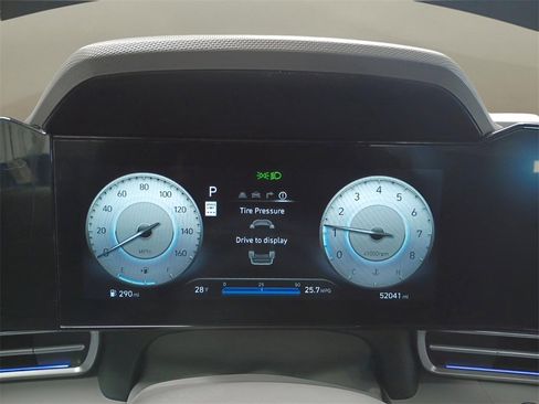 Certified 2024 Hyundai Elantra SEL image 11