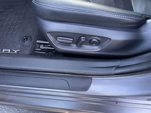 Used 2018 Toyota Camry XSE image 28