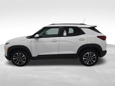 Certified 2024 Chevrolet TrailBlazer LT w/ LT Cold Weather Package image 3