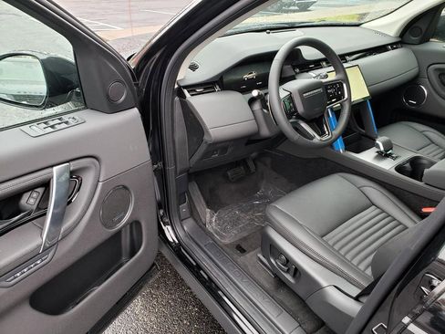 New 2025 Land Rover Discovery Sport S image 9