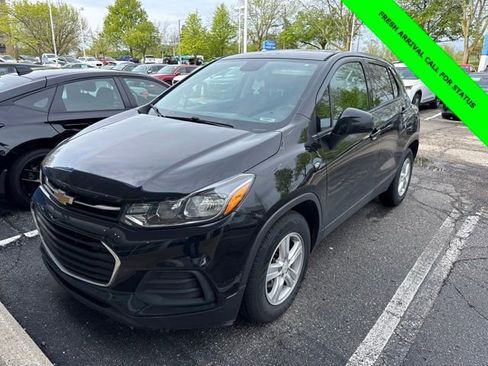 Used 2021 Chevrolet Trax LS w/ Tint and Cruise Package FWD image 1