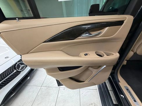 Used 2019 Cadillac Escalade Platinum AWD/4WD image 15