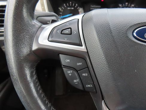 Used 2014 Ford Fusion SE w/ Equipment Group 202A FWD image 17