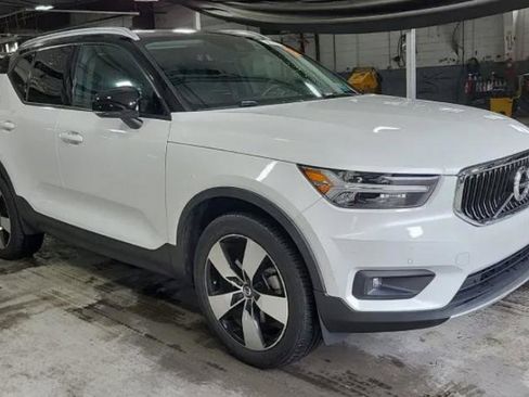 Used 2021 Volvo XC40 T5 Momentum w/ Premium Package AWD/4WD image 4