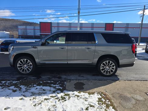 New 2026 GMC Yukon XL Denali w/ Denali Reserve Package image 7