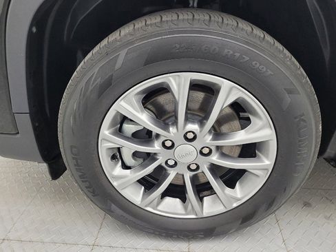 Used 2021 Jeep Cherokee Latitude Lux FWD image 31