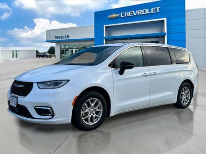 Used 2024 Chrysler Pacifica Touring-L