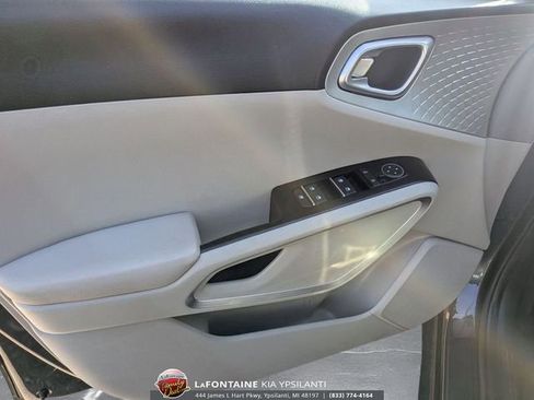 Used 2023 Kia Soul LX w/ LX Technology Package image 14