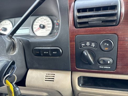 Used 2006 Ford F350 Lariat image 31