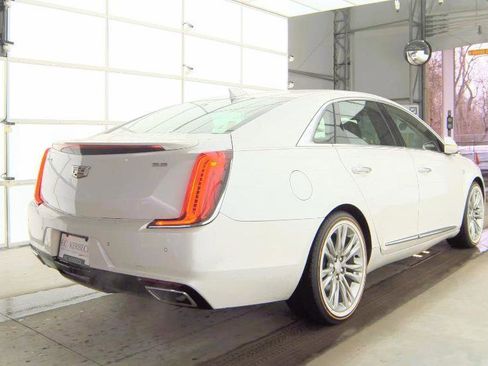 Used 2018 Cadillac XTS Luxury image 3