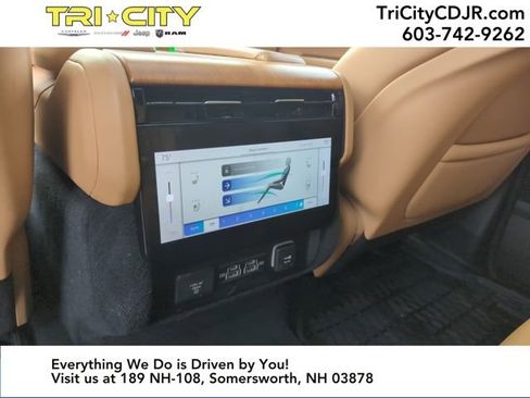 Used 2022 Jeep Grand Wagoneer Series III w/ Flexible Seating Group image 32