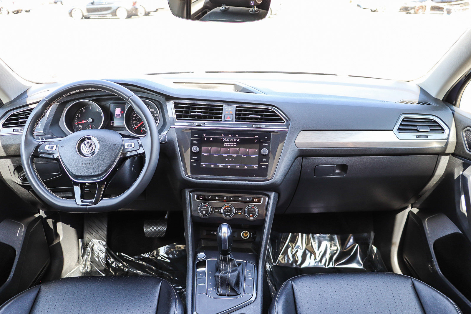 Used 2021 Volkswagen Tiguan SE w/ Panoramic Sunroof Package FWD image 13