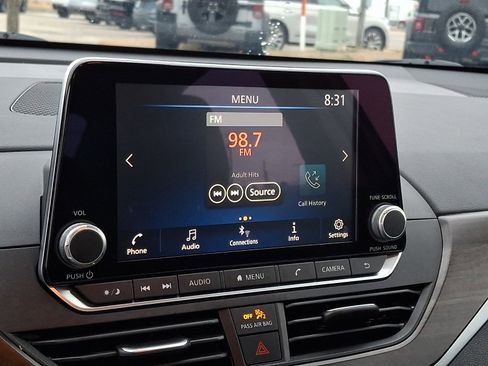 Used 2024 Nissan Altima 2.5 SV image 16