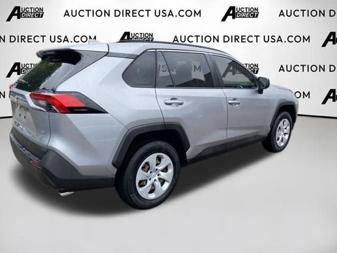 Used 2021 Toyota RAV4 LE FWD image 9