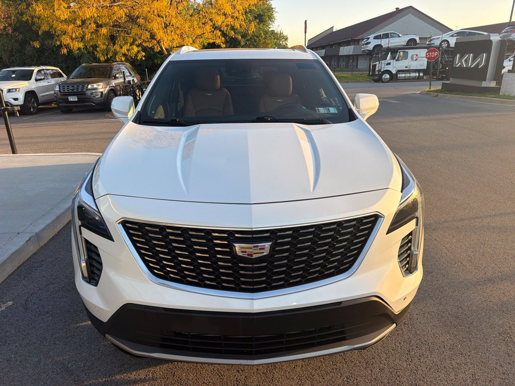 Used 2023 Cadillac XT4 Premium Luxury w/ Technology Package AWD/4WD image 2