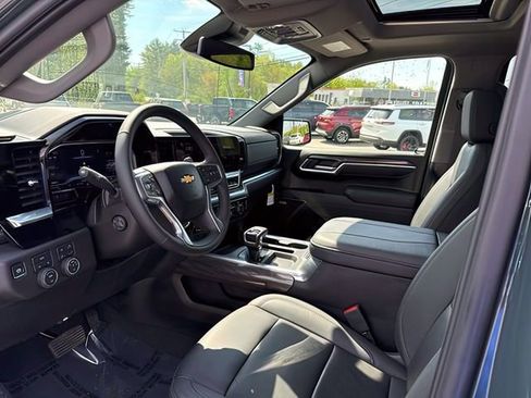 Used 2025 Chevrolet Silverado 1500 LTZ w/ LTZ Premium Package AWD/4WD image 17
