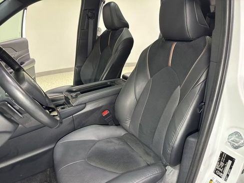 Used 2024 Toyota Grand Highlander AWD Hybrid image 16