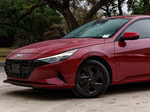 Certified 2022 Hyundai Elantra SEL w/ Cargo Package image 3