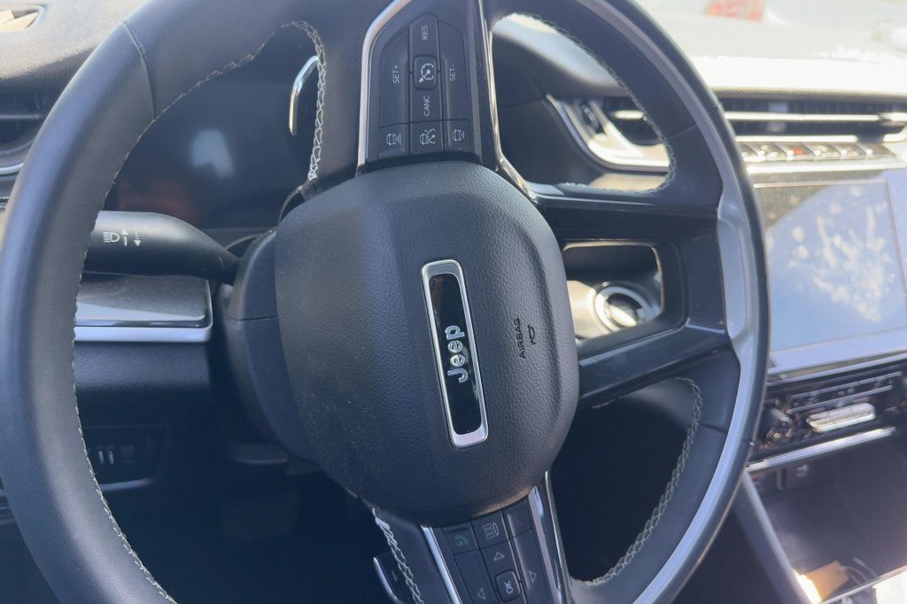 Used 2023 Jeep Grand Cherokee Altitude AWD/4WD image 16