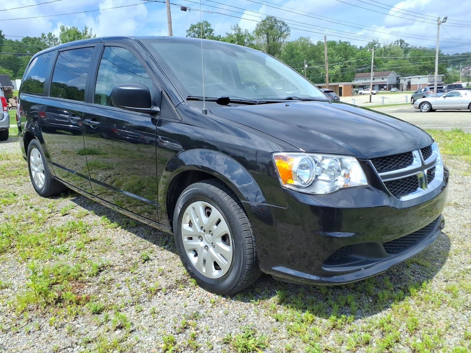Used 2018 Dodge Grand Caravan SE w/ UConnect Hands-Free Group FWD image 1