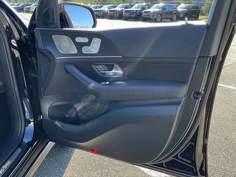 Used 2025 Mercedes-Benz GLS 450 4MATIC image 16