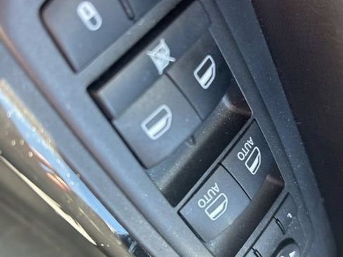 Used 2023 Jeep Cherokee Altitude Lux AWD/4WD image 19