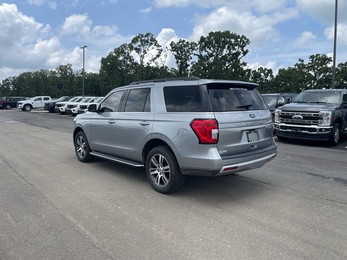 Used 2023 Ford Expedition XLT RWD image 2