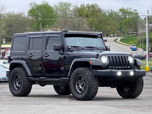 Used 2017 Jeep Wrangler Unlimited Sahara AWD/4WD image 1