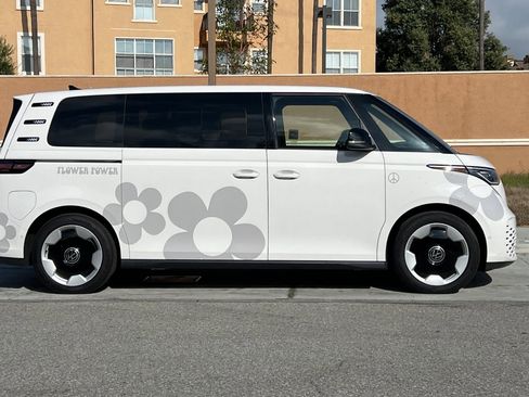 New 2025 Volkswagen ID. Buzz Pro S image 3