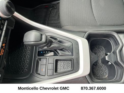 Used 2020 Toyota RAV4 LE image 19