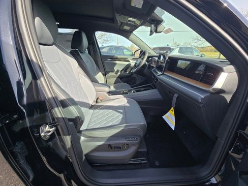 New 2026 Volkswagen Tiguan SEL R-Line AWD/4WD image 12