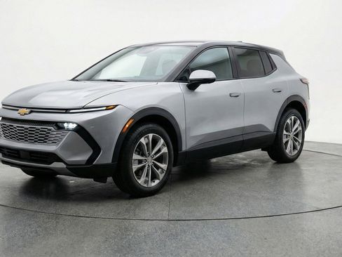 Used 2025 Chevrolet Equinox LT image 3