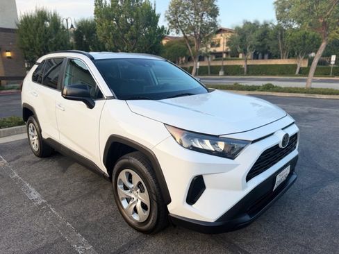 Used 2019 Toyota RAV4 LE w/ Carpet Mat Package FWD image 7