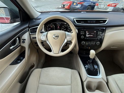 Used 2015 Nissan Rogue S image 10