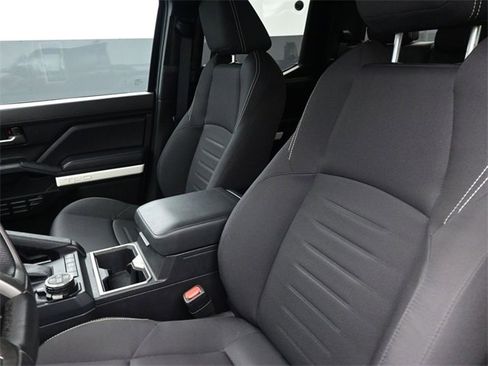 Used 2024 Toyota Tacoma TRD Off-Road image 31